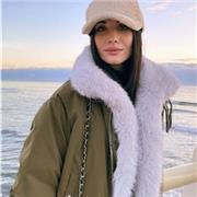 Sono una studentessa diplomata in ragione e attualmente studentessa di un’accademia di comunicazione , sono disponibile a dare ripetizioni di Italiano, Storia, Geografia